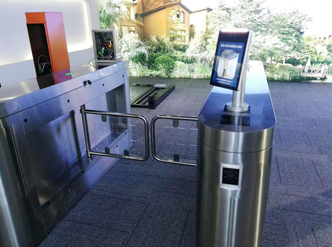 Application of QR Code Reader Embedded with Barrier Gate in Smart Tourism