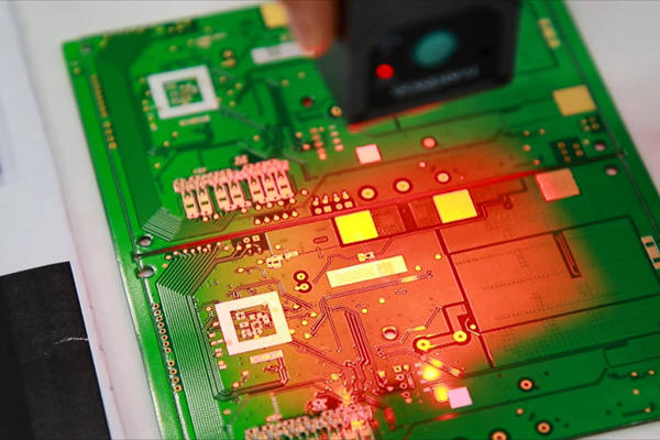 Rakinda fixed code reader helps scan PCB board engraving codes in the electronics industry